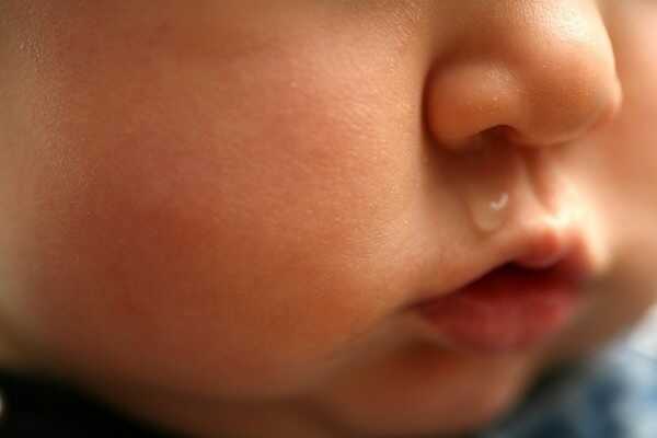 Cách phòng ngừa sổ  mũi cho trẻ sơ 